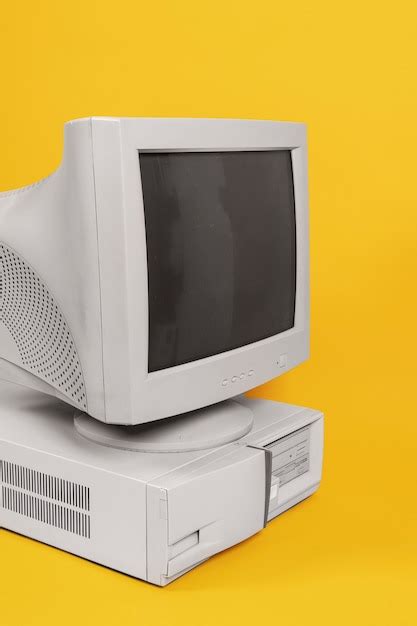 Old Computer Monitor 的图像结果