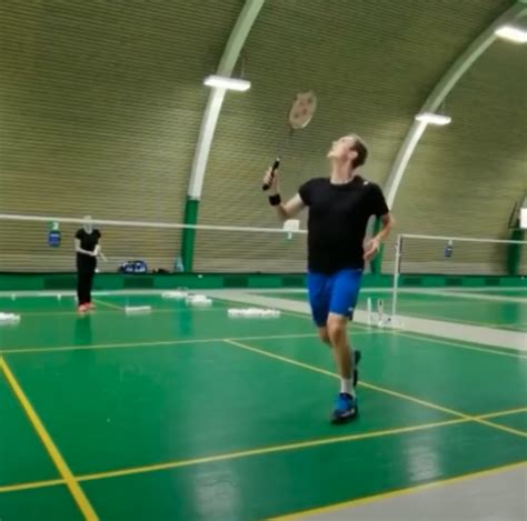 Backhand Clear Badminton 的图像结果