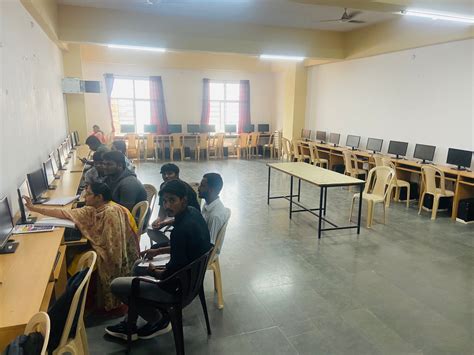 Computer Lab | Sardar Patel College