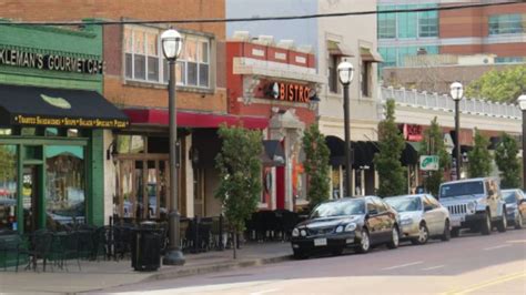 Business People Walking in Clayton MO 的图像结果
