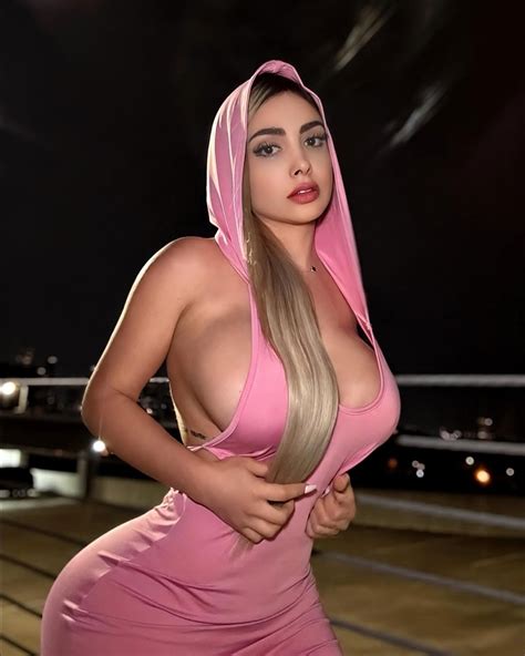 Analy Bazan - Age, Height, Net Worth, Boyfriend, Facts, Bio, Wiki