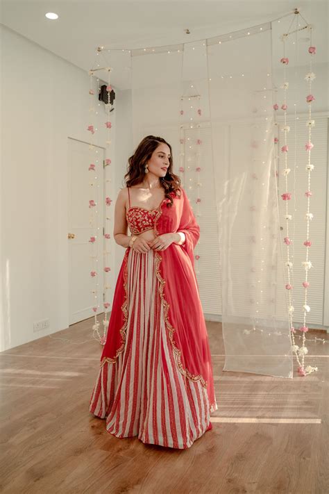 Urmi Daga in Red Striped Ghagara With Blouse- EC-LH-SEH22-38- Red ...