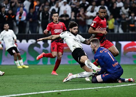 Athletico-PR e Corinthians empatam em 1 a 1 pelo Brasileirão Série A