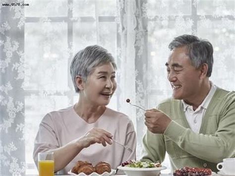 为什么老人容易出现“营养不良”？60岁以后，4种营养记得多补充|老年人|营养不良|营养_新浪新闻