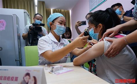 四川第一针！9岁女孩接种国产二价HPV疫苗，已可预约|新冠肺炎_新浪新闻