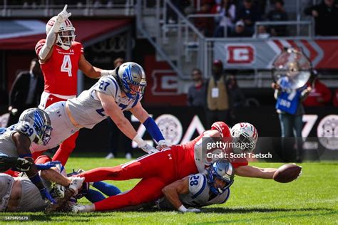 Ethan Wolf of the DC Defenders scores a two point conversion against ...