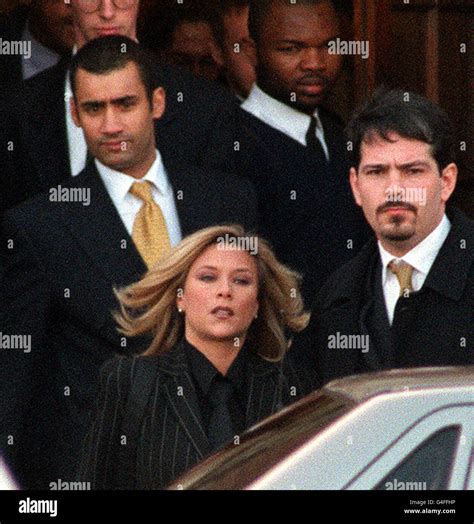 Samantha fox page three model hi-res stock photography and images - Alamy