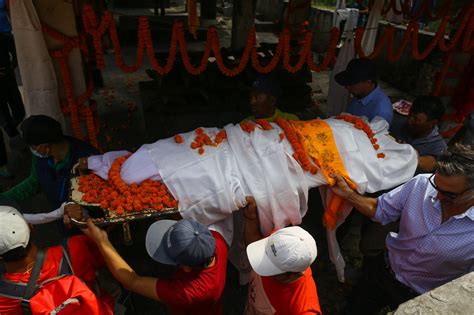 शव को क्यों उढ़ाया जाता है सफेद कपड़ा? | why we should cover dead body ...