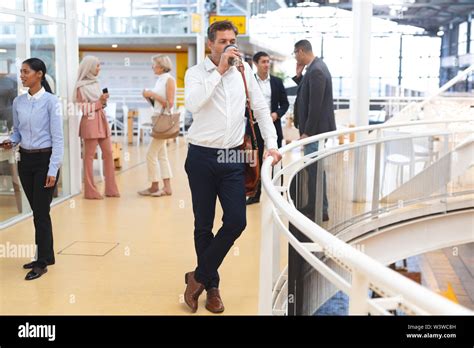 People Standing in Office 的图像结果