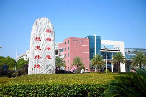 武汉纺织大学怎么样，中国唯一以“纺织”为名的大学_腾讯新闻