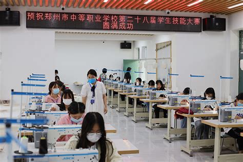 市中职半身裙设计制作全员化赛项在郑州市科技工业学校开赛