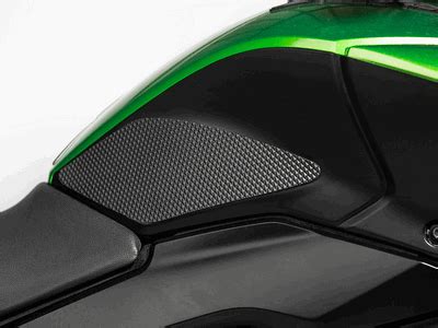 Dominar 400 | Tank Grips – Autologue Design