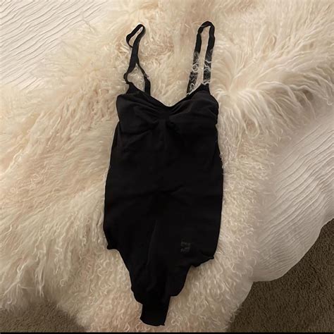 Skims Shapewear Where to Buy 的图像结果