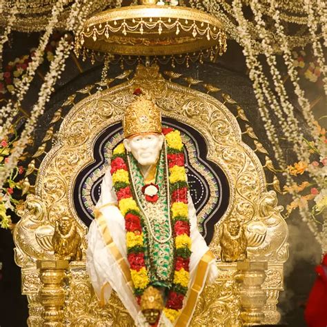 80-Year-Old Hyderabad Doctor Donates Gold Crown Worth ₹ 33 Lakh To ...