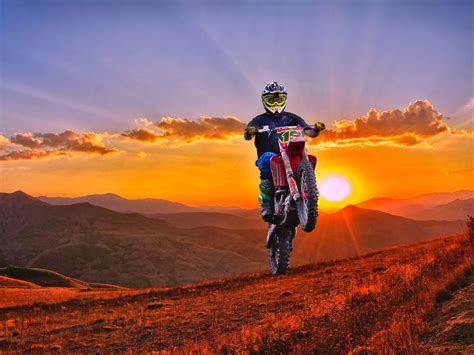 Download wallpaper 800x600 motorcycle, motorcyclist, cross, mountains ...