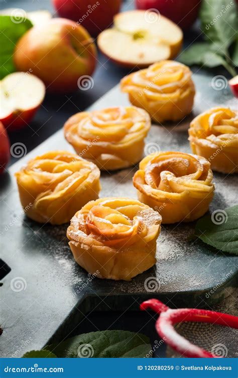 Mini Apple Rose Tarts 的图像结果