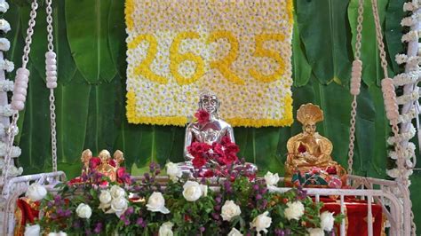 In photos streets of Mumbai come alive with devotion on 2625th Mahavir ...