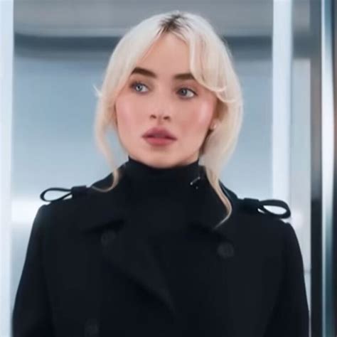 Sabrina Carpenter Wig