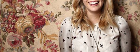 Download wallpaper girl, face, smile, shirt, Elizabeth Olsen, Elizabeth ...