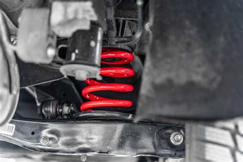 How to Use a Coil Spring Compressor for a 1996 GMC 1500 2WD 的图像结果