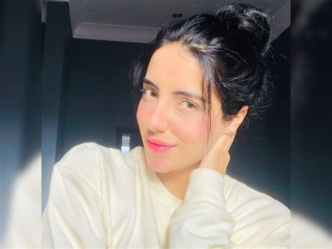 Imad Wasim's Love Story With British-origin Wife, Sannia Ashfaq - In ...