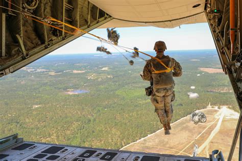 Army Airborne Jump 的图像结果