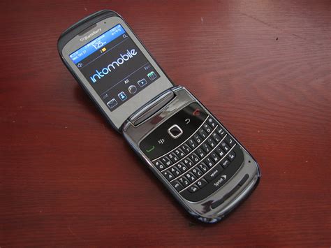 REVIEW: BlackBerry Style 9670 - RIM's Next Flip