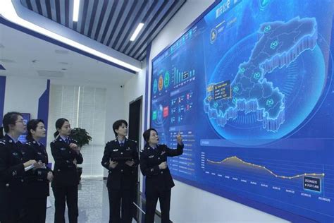 重庆公安大数据应用开发女警团队：让大数据跑起来 为智慧警务添翼_手机新浪网