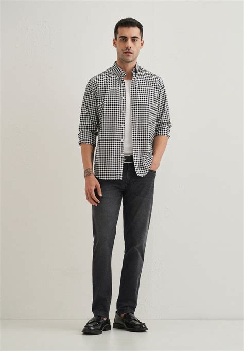 Shop Premium Jeans for Men | Comfort & Style | Banana Club