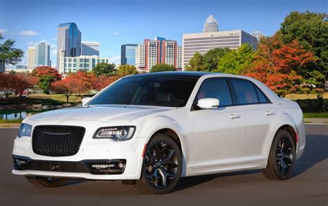 2025 Chrysler 300: A Luxurious Ride Redefined - Car Geeks