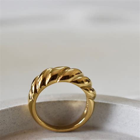 Croissant Ring – Iruki