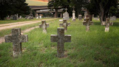 Mt. Calvary Catholic Cemetery in Austin saved from I-35 expansion