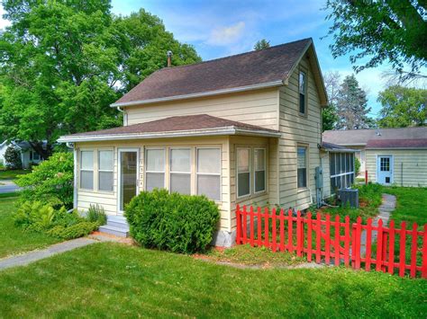 1524 Douglas Ave, Ames, IA 50010 | Zillow