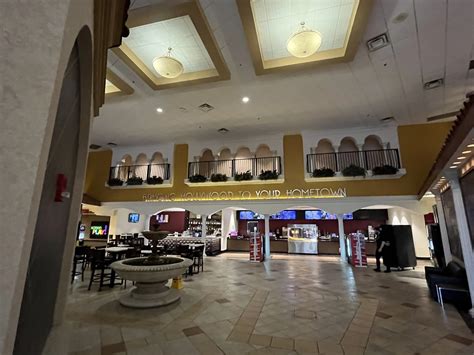 Review of B&B Overland Park 16 Theater — Maxwell's Movie Corner