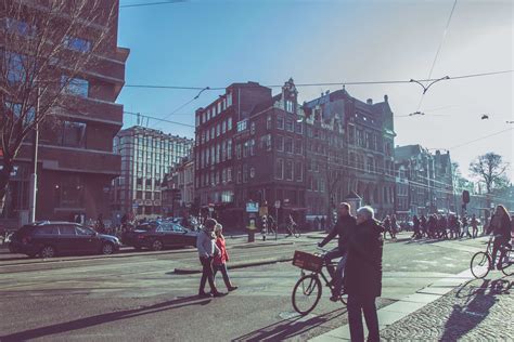 City with People 的图像结果