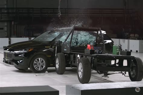 Ford Crash-Test IIHS 的图像结果