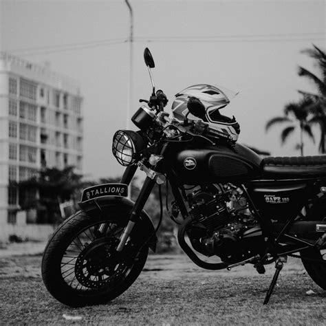 Download wallpaper 1280x1280 motorcycle, helmet, bw ipad, ipad 2, ipad ...