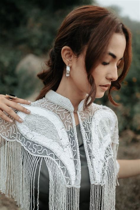 Shop Paisley Hand Embellished Cape with Minimal Motifs Now – Nolabels