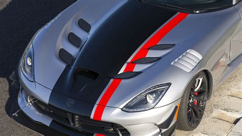 2016 Dodge Viper ACR sets 13 lap records, outmuscles P1 & 918 Spyder