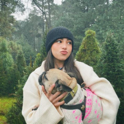 Shaula Ponce | Ya se siente el merricrisma y Mila lo sabe🌲💚 | Instagram