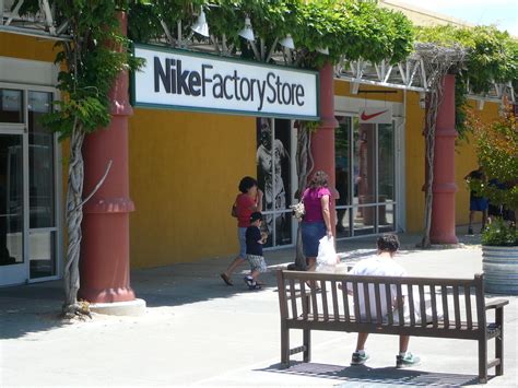 Petaluma Village Premium Outlets - Outlet mall in California. Location ...