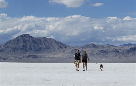 A Quick Guide to Visiting the Bonneville Salt Flats | Visit Utah