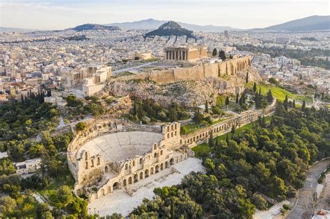 See the breathtaking ruins of Acropolis