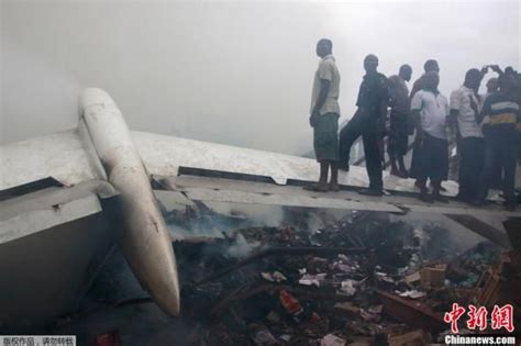 尼日利亚已找到137具坠机遇难者遗体|尼日利亚|空难|遗体_新浪新闻
