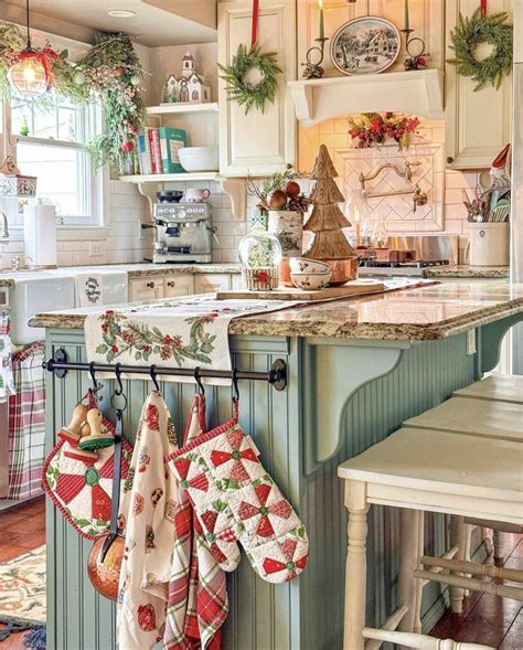 40 Christmas Kitchen Decor Ideas to Bring in the Holiday Spirit