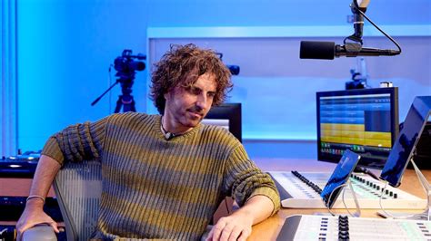 Apple Music launches three new radio stations, including Apple Music ...