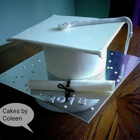 Image result for Graduation Cap Cake Decorations