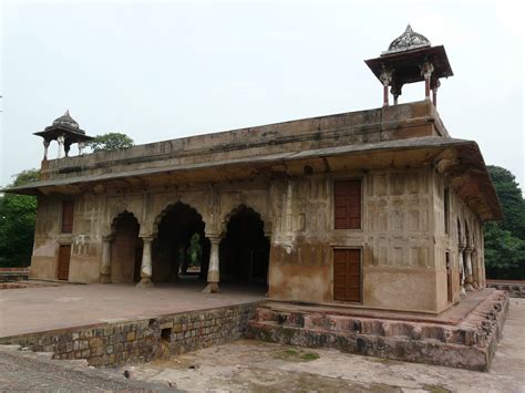 Mughal Structures In North Delhi | Sarson ke Khet