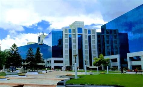 Magarpatta Cyber City - Tower 6 Hadapsar, Pune - 44000 sq.ft ...