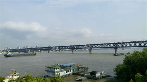 【携程攻略】武汉武汉长江大桥景点,武汉长江大桥，武汉的地标，和南京长江大桥齐名，作为中国人这两座桥…